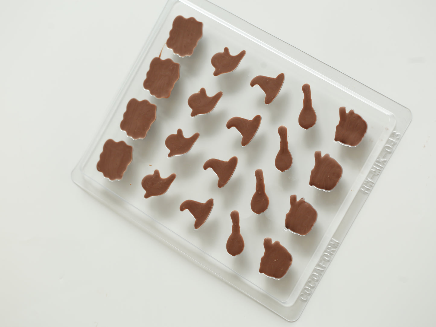 Halloween Chocolate Mould – Ghosts, Witch Hats & Cauldrons