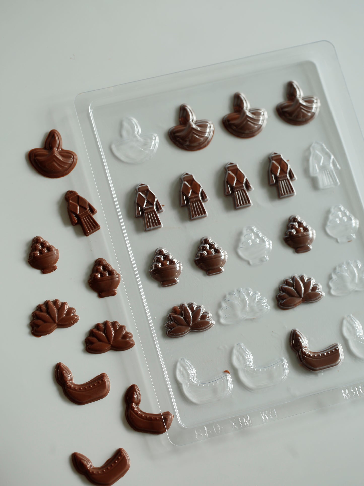 Diwali Chocolate Mould – Diyas, Lotuses & Rangoli Designs