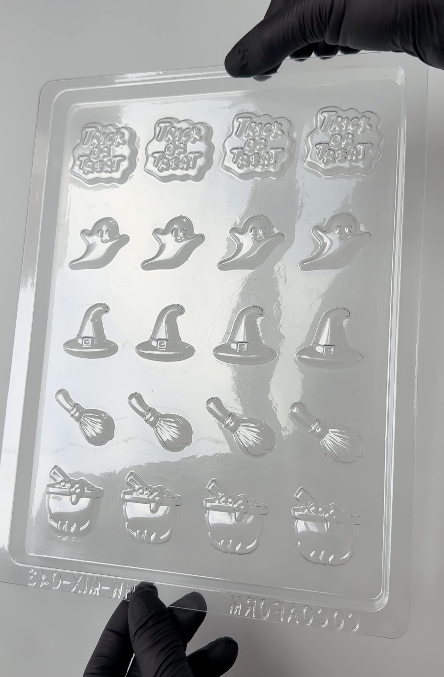 Halloween Chocolate Mould – Ghosts, Witch Hats & Cauldrons